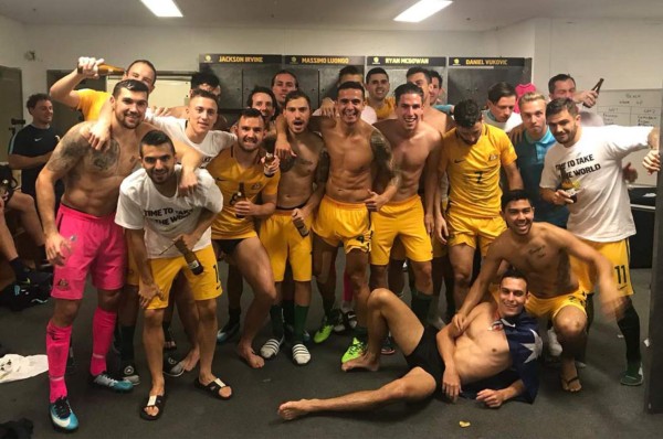 Con mucha cerveza festejaron los australianos la victoria sobre Honduras en el repechaje