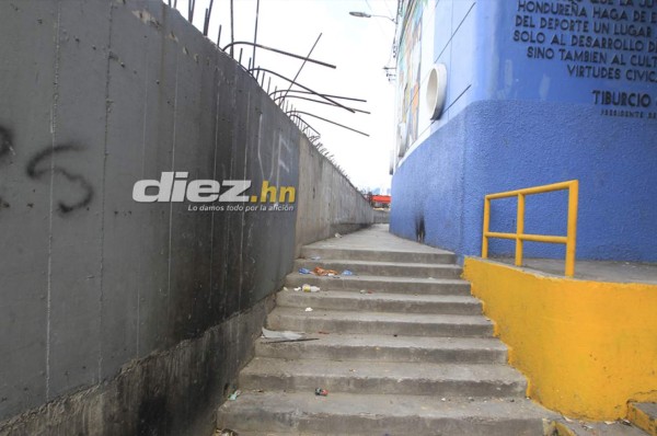 FOTOS: Con piedras llenas de sangre, así luce el estadio Nacional luego de la tragedia