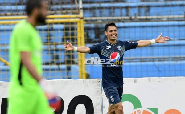 Roberto Moreira anotó el primer gol del partido en el clásico Olimpia - Motagua. FOTOS: Yoseph Amaya/Neptalí Romero