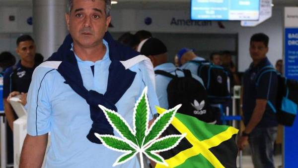 Diego Vázquez se fue muy optimista de sacar un resultado positivo en Jamaica. En la terminal aérea de Toncontín habló hasta ¡de mariguana! con los periodistas.