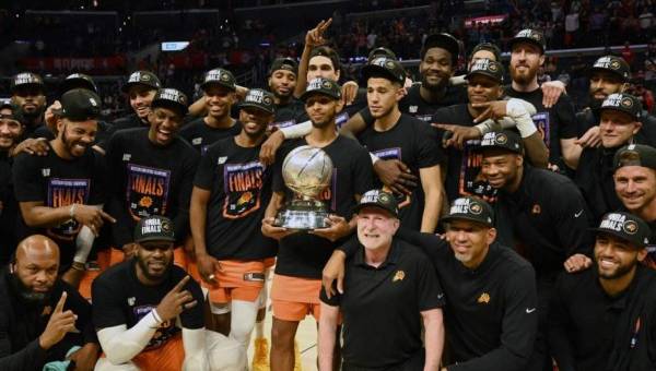 Chris Paul y Devin Booker llevaron a los Phoenix Suns a sus terceras Finales de la NBA.