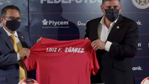 Luis Suárez en su primera comparecencia ante los medios como técnico de Costa Rica se refirió a la educación de los ticos y le dejó un mensaje a los jugadores.