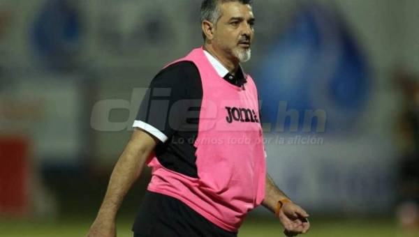 El entrenador de Motagua Diego Vázquez durante el encuentro de repechaje ante Upnfm.