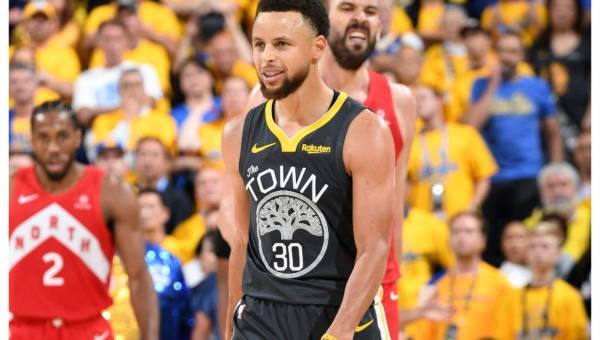 Stephen Curry lamentó no poder ayudar a los Golden State Warriors para ganar el título de la NBA ante los Raptors de Toronto.