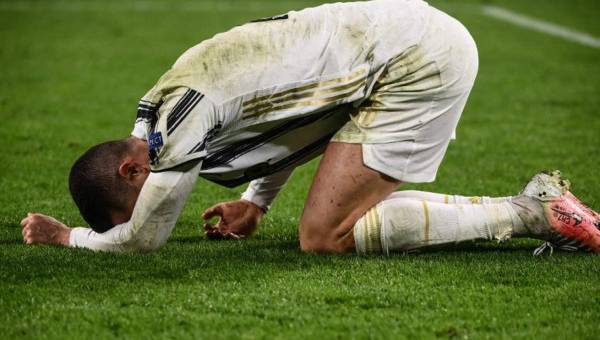 Ronaldo se volvió a quedar en el camino y poco o nada pudo hacer para ayudar a la Juventus a clasificar a cuartos.