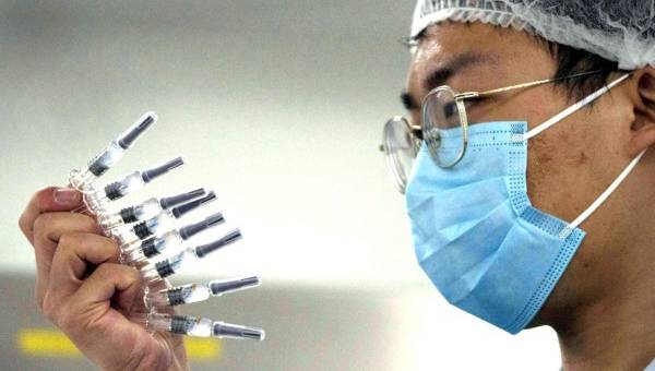 La Policía de China confirmó que desmantelaron red que se aprestaba a vender vacunas falsas contra el Covid-19