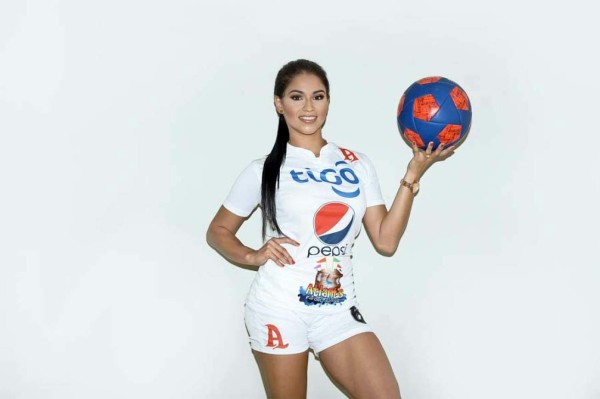 ¡DUELO DE BELLEZA! El lado más sexy del partidazo Olimpia vs Alianza