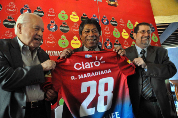 Ramón 'Primitivo' Maradiaga, en su presentación al Municipal de Guatemala.
