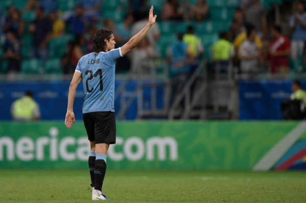 NO VISTE EN TV: Suárez llora y el 'besote' de Paolo Guerrero en el Perú-Uruguay