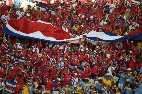 El color de aficionados de Costa Rica y Uruguay