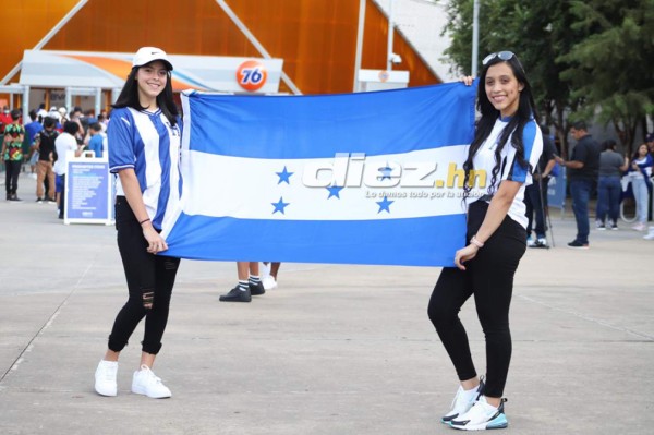 ¡La belleza catracha está presente! El ambientazo que se vive en Houston por el Honduras vs. Qatar