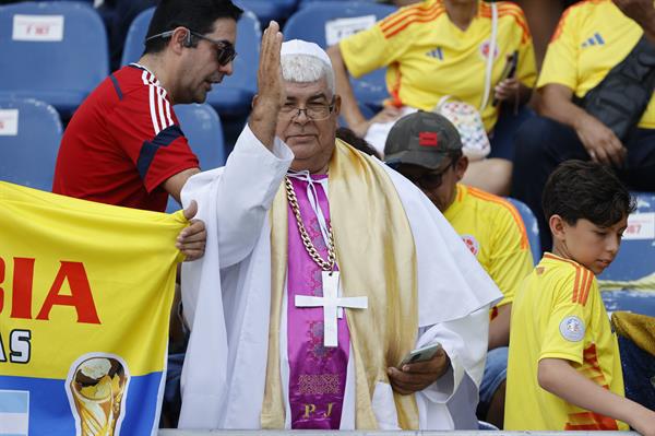 No se vio por TV: La colombiana que se encueró en las gradas, la tristeza de Argentina y la bajeza del Dibu Martínez