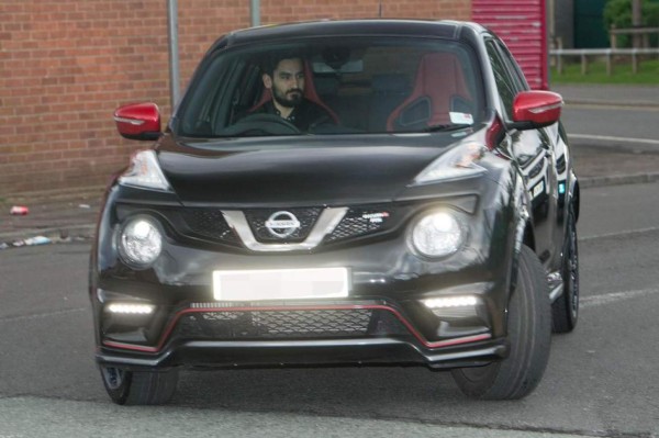 Jesús Navas deja su humilde coche y se compra un supercarro de lujo