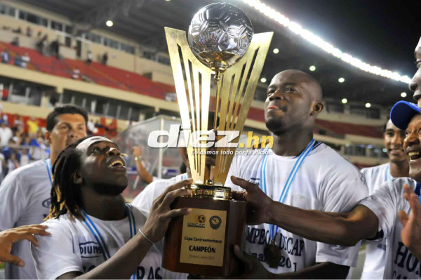 Postales Honduras Campeón Copa Uncaf 2011.