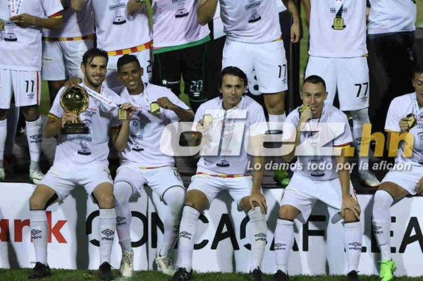 NO SE VIO EN TV: El drama de los jugadores de Motagua y la inolvidable pancarta en gradería