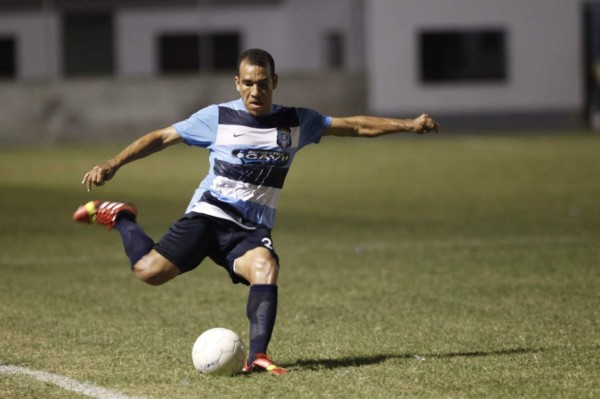 Rambo de León, el rey: Los futbolistas hondureños con más equipos en toda su carrera
