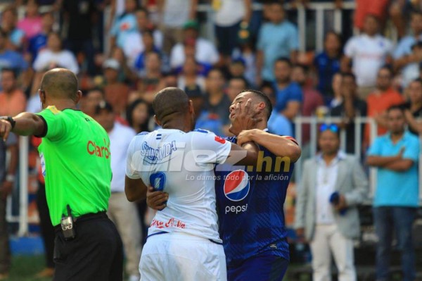 NO SE VIO POR TV: Wilson se saca la furia con Martínez y Rubilio hace gesto de crack a Costly&nbsp;&nbsp;