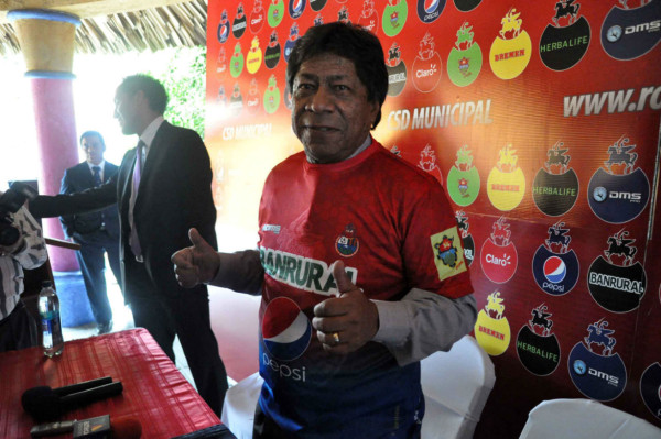 Ramón 'Primitivo' Maradiaga, en su presentación al Municipal de Guatemala.