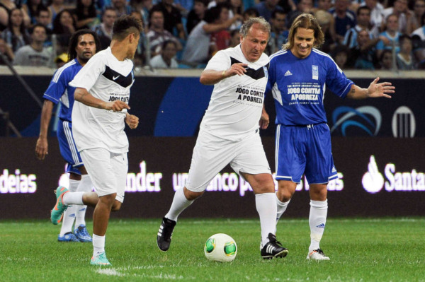 Espectacular gol de Zidane en juego benéfico en Brasil
