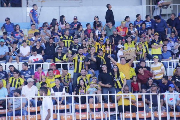 NO SE VIO POR TV: La selfie, la familia, la baleada y el abrazo de 'Chapeta' a Moreira