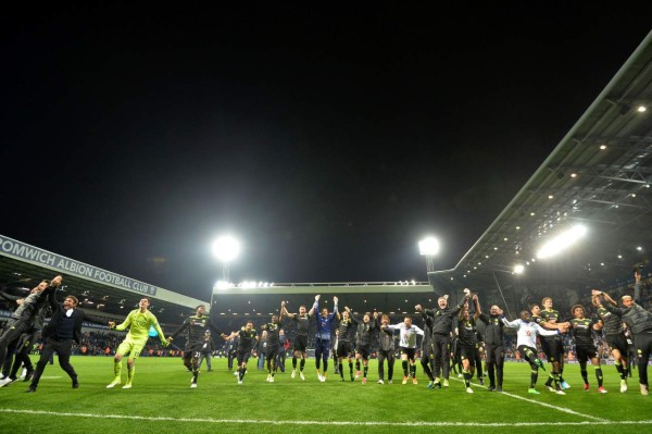¡LOCURA! Así festejó el Chelsea su sexto título en la Premier League