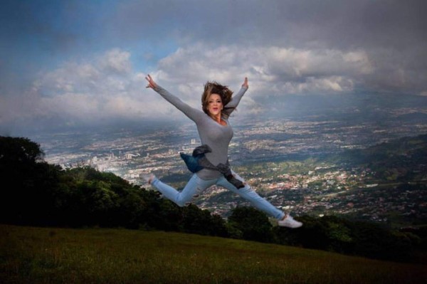 La bella periodista tica que quiere ver a su selección ganar la Copa Centroamericana