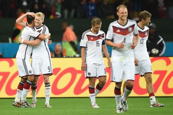 Alemania derrotó 2-1 a Argelia y ser rival de Francia