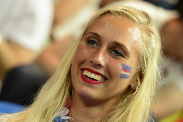 ¡Hermosas debutantes! Islandesas llenarán de belleza los estadios de Rusia