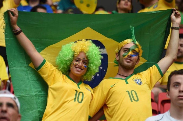 Ambiente en partido de Camerún y Brasil.