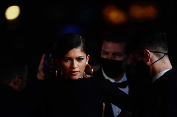 ¿¡Spiderman!? La curiosa alfombra roja del Balón de Oro 2021: el gesto de Mbappé y el jugador que llegó con su madre