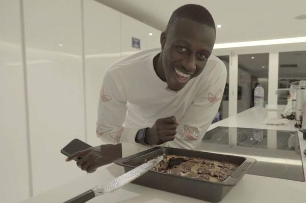 Con cancha de fútbol en el interior: La increíble mansión de Mendy, el crack del Manchester City