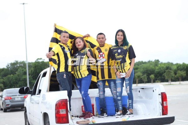 Fotos: Afición del Real España pone el ambiente y color en el amistoso con Querétaro en Houston