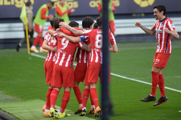 NO SE VIO EN TV: Lamento de Luis Suárez, reclamo del Cádiz y las postales del Choco Lozano