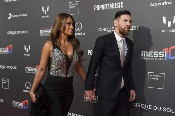 Fotos: Antonella Roccuzzo levanta suspiros en la gran noche de Messi
