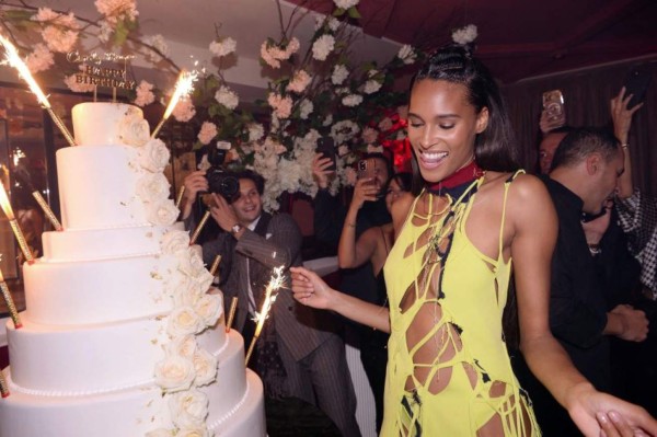 Rumba en París: Así captaron a Neymar y Mbappé en plena fiesta con preciosa modelo francesa