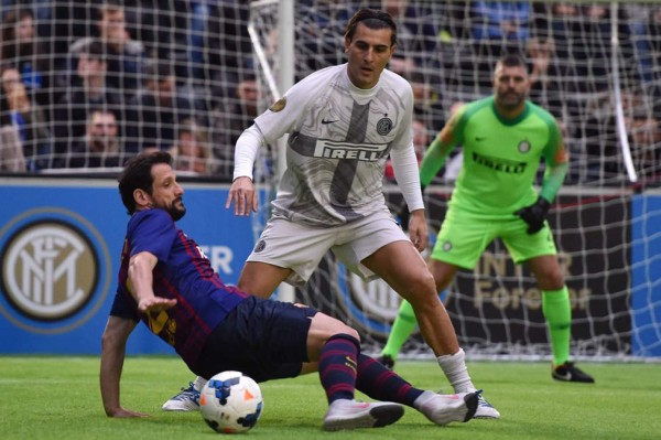 FOTOS: David Suazo se codea con exestrellas del Inter y Barcelona