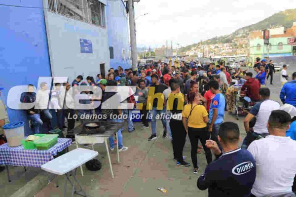 Máxima seguridad para final Motagua-Saprissa y largas filas en las afueras del Nacional