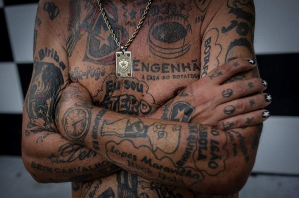 Delneri Martins Viana y sus 83 tatuajes del Botafogo de Brasil