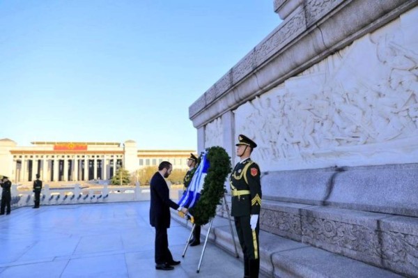 Nayib Bukele, presidente de El Salvador, promete construir el mejor estadio de toda Centroamérica