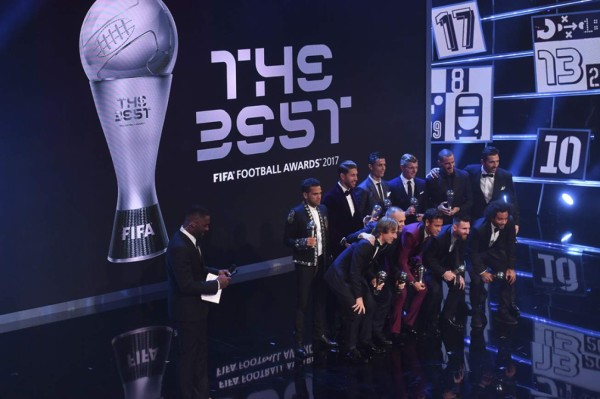¡Y NO ES CREÍDO! David Suazo entregó premio de FIFA a Messi y a Cristiano Ronaldo