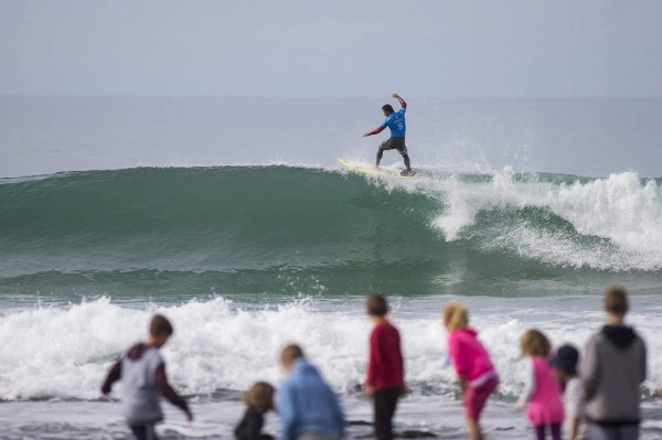 ASÍ FUE EL ATAQUE DE UN TIBURÓN EN PLENO TORNEO DE SURF EN SUDÁFRICA