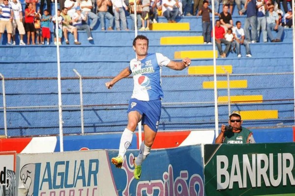 El Salvador: Davio dijo que su salida de Alianza fue por 'lo económico”