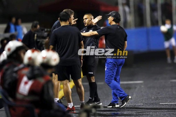 En fotos: Así vivió Pedro Troglio su primer juego dirigiendo al Olimpia