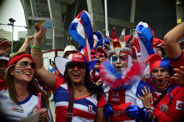 La imágenes del Ambiente de carnaval en Arena Fonte Nova previo al duelo Costa Rica-Holanda