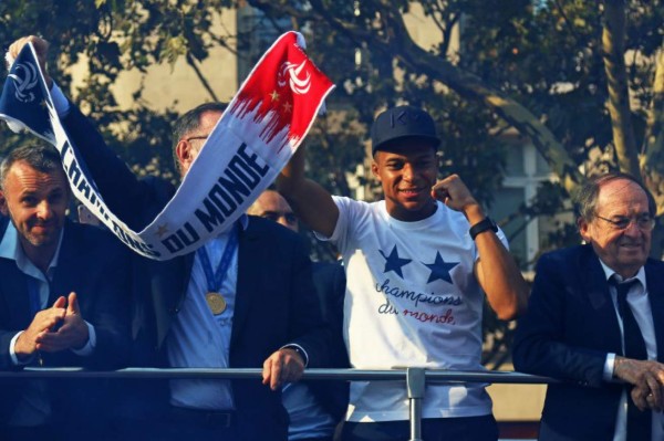 ¡La Copa está en casa! Francia explota de euforia tras conquistar Rusia 2018