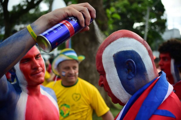 La imágenes del Ambiente de carnaval en Arena Fonte Nova previo al duelo Costa Rica-Holanda