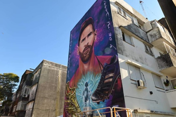 ¡Inmortalizado! El impresionante mural que le hicieron a Messi frente a su escuela en Rosario
