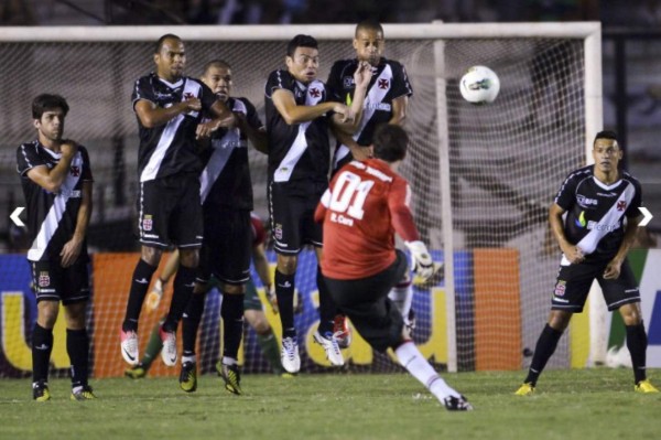 Messi y los otros dorsales extraños en el fútbol: Un centrocampista top utilizó el número 1