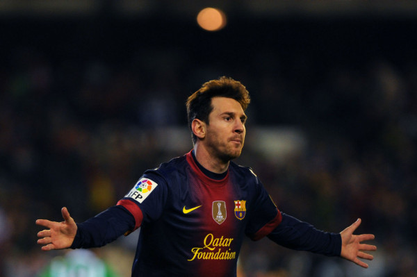 Barcelona vence 2-1 al Betis y Messi hace historia