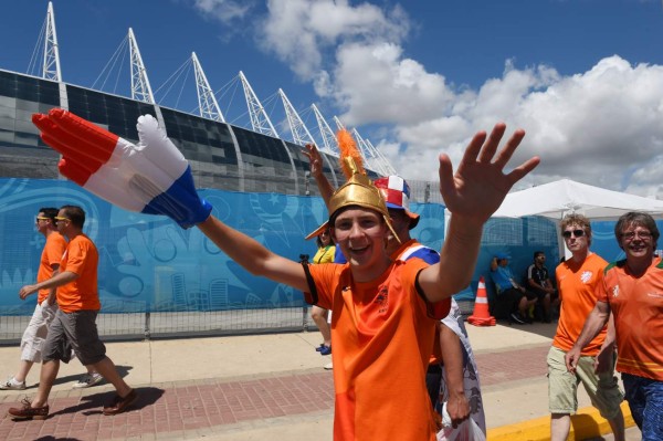 Ambiente en Fortaleza previo al Holanda-México